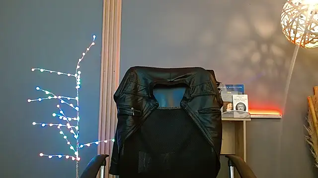 Reiko 85  online show from February 2026 02:33:01 PM