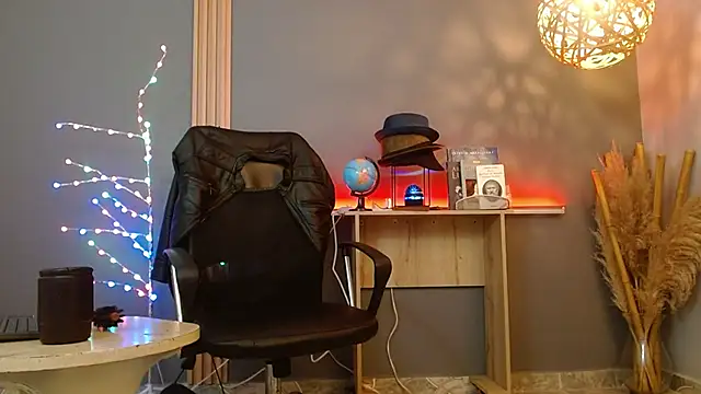 Reiko 85  online show from February 2026 02:33:01 PM