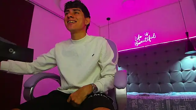 Dyla n18 online show from January 2026 07:37:02 PM