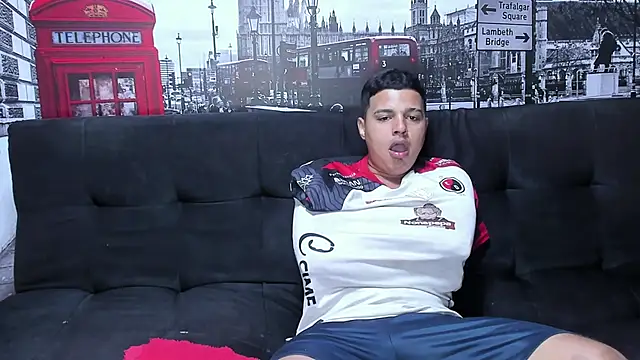 Snapshot of threesome_sexy_hot chatting on January 2025 01:14:02 PM threesome sexy hot online show from January 2025 01:14:02 PM