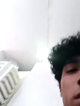 Snapshot of alexander32r chatting on September 2025 04:51:02 PM alexander32r online show from September 2025 04:51:02 PM