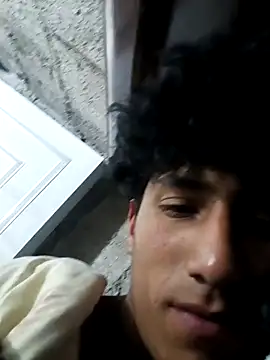 Snapshot of alexander32r chatting on September 2025 06:47:02 AM alexander32r online show from September 2025 06:47:02 AM