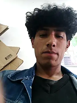 Snapshot of alexander32r chatting on September 2025 07:59:01 PM alexander32r online show from September 2025 07:59:01 PM