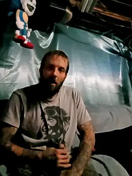 Snapshot of Whipit323 chatting on December 2025 12:40:02 AM Whipit323 online show from December 2025 12:40:02 AM