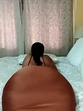 Luciouslips00 online show from November 2025 01:54:02 PM