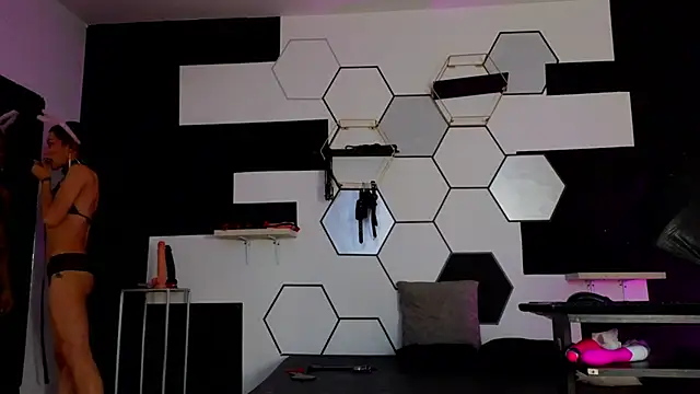 haileycat online show from February 2025 08:00:02 AM