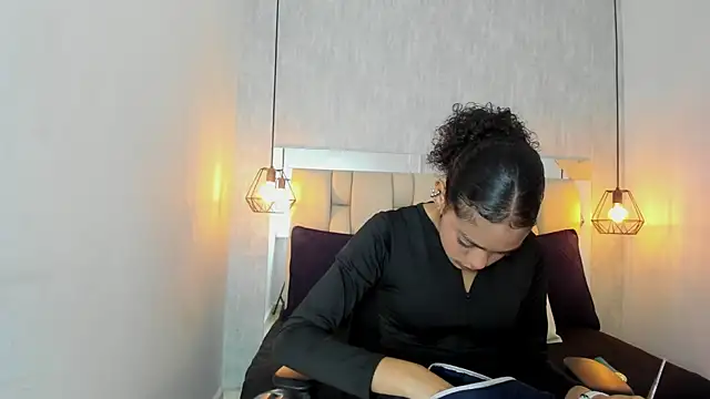 Snapshot of Alahia_Baiter chatting on December 2024 11:33:01 AM Alahia Baiter online show from December 2024 11:33:01 AM