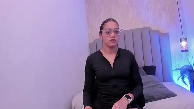 Snapshot of Alahia_Baiter chatting on December 2024 12:19:01 PM Alahia Baiter online show from December 2024 12:19:01 PM