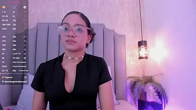 Snapshot of Alahia_Baiter chatting on March 2025 06:33:01 PM Alahia Baiter online show from March 2025 06:33:01 PM