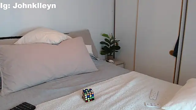 jonhklleyn online show from April 2026 07:04:02 PM