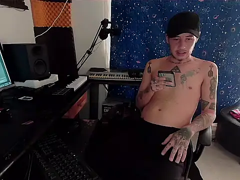 Snapshot of patrik_tattoo_ chatting on December 2024 05:00:01 PM patrik tattoo online show from December 2024 05:00:01 PM