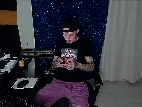 Snapshot of patrik_tattoo_ chatting on December 2024 02:09:02 AM patrik tattoo online show from December 2024 02:09:02 AM