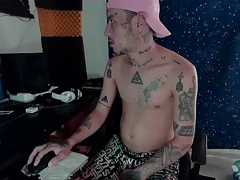 Snapshot of patrik_tattoo_ chatting on January 2025 03:26:01 PM patrik tattoo online show from January 2025 03:26:01 PM