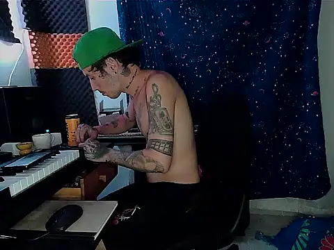 Snapshot of patrik_tattoo_ chatting on March 2025 04:03:02 AM patrik tattoo online show from March 2025 04:03:02 AM