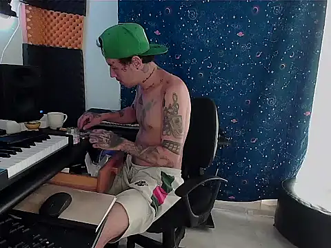 Snapshot of patrik_tattoo_ chatting on March 2025 04:15:02 PM patrik tattoo online show from March 2025 04:15:02 PM