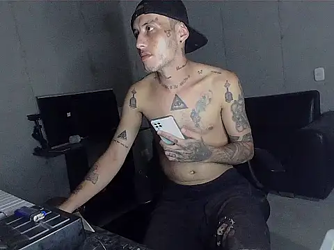 Snapshot of patrik_tattoo_ chatting on February 2026 05:55:02 AM patrik tattoo online show from February 2026 05:55:02 AM