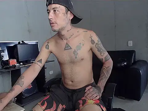 Snapshot of patrik_tattoo_ chatting on March 2026 03:59:01 PM patrik tattoo online show from March 2026 03:59:01 PM