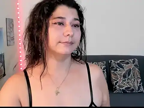 Snapshot of alinabozz1 chatting on June 2026 09:50:02 PM alinabozz1 online show from June 2026 09:50:02 PM