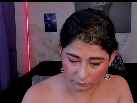 Snapshot of alinabozz1 chatting on July 2026 04:27:02 AM alinabozz1 online show from July 2026 04:27:02 AM