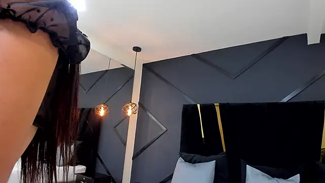 emilie xx  online show from February 2025 05:15:01 PM