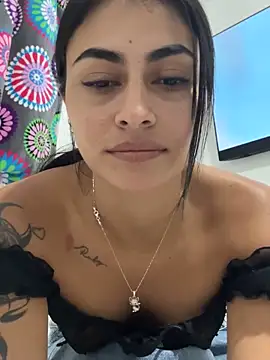 emilie xx  online show from October 2025 05:43:02 PM