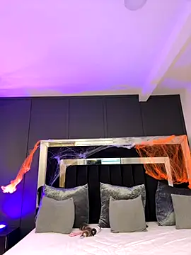 emilie xx  online show from October 2025 09:33:01 PM