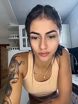 Snapshot of emilie_xx_ chatting on May 2026 03:41:01 PM emilie xx online show from May 2026 03:41:01 PM