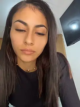 Snapshot of emilie_xx_ chatting on May 2026 08:14:01 PM emilie xx online show from May 2026 08:14:01 PM