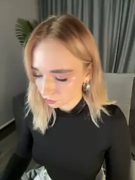 Eva Millss online show from December 2024 01:05:02 PM