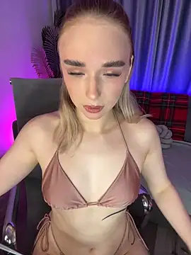 Eva Millss online show from December 2024 01:11:02 PM