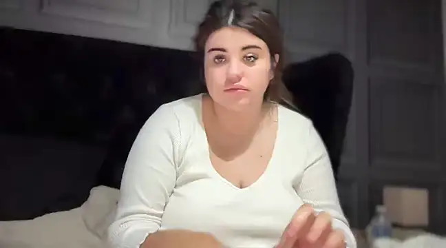 Snapshot of curvybabesx1 chatting on March 2025 05:11:02 AM curvybabesx1 online show from March 2025 05:11:02 AM