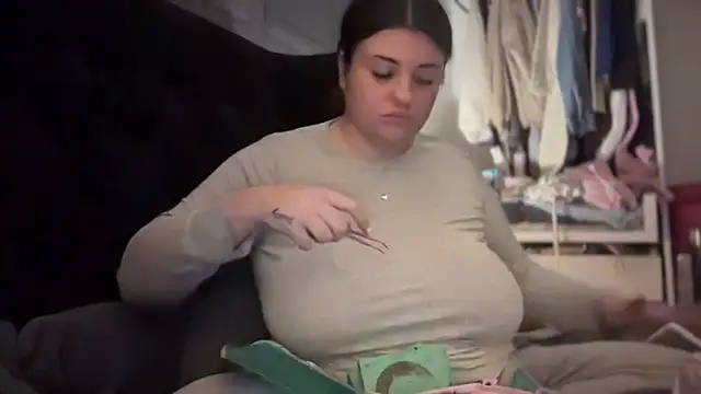 Snapshot of curvybabesx1 chatting on October 2025 02:49:01 PM curvybabesx1 online show from October 2025 02:49:01 PM