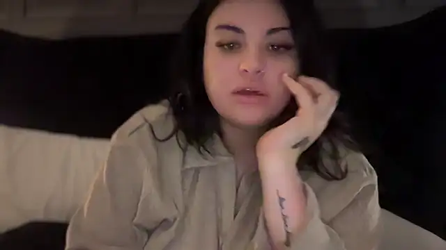 Snapshot of curvybabesx1 chatting on October 2025 01:44:01 PM curvybabesx1 online show from October 2025 01:44:01 PM