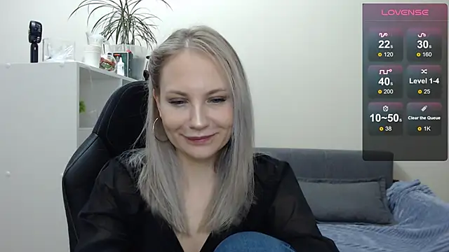 Snapshot of Sunny_bunny6 chatting on January 2025 05:19:02 AM Sunny bunny6 online show from January 2025 05:19:02 AM