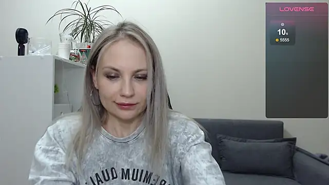 Snapshot of Sunny_bunny6 chatting on February 2025 11:13:02 PM Sunny bunny6 online show from February 2025 11:13:02 PM