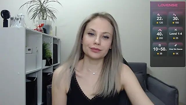 Snapshot of Sunny_bunny6 chatting on March 2025 09:42:02 PM Sunny bunny6 online show from March 2025 09:42:02 PM