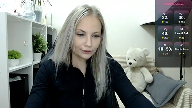 Snapshot of Sunny_bunny6 chatting on September 2025 03:17:02 AM Sunny bunny6 online show from September 2025 03:17:02 AM