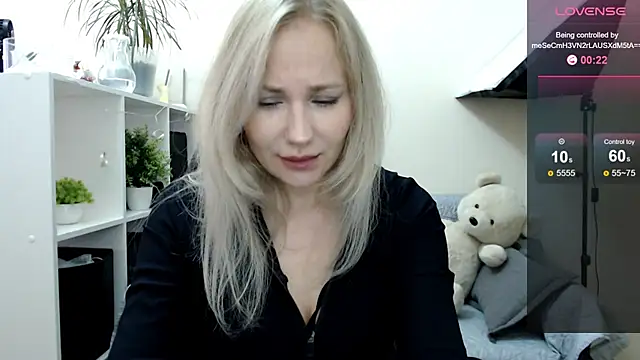 Snapshot of Sunny_bunny6 chatting on September 2025 03:43:01 AM Sunny bunny6 online show from September 2025 03:43:01 AM