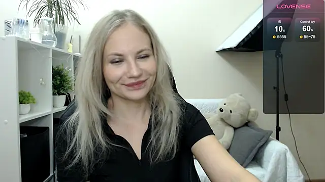 Snapshot of Sunny_bunny6 chatting on October 2025 02:44:01 AM Sunny bunny6 online show from October 2025 02:44:01 AM
