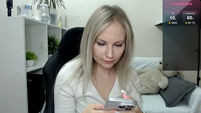 Snapshot of Sunny_bunny6 chatting on October 2025 02:48:02 AM Sunny bunny6 online show from October 2025 02:48:02 AM