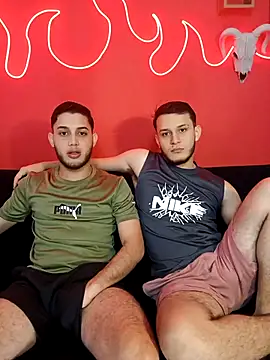 Snapshot of TommyandBillie chatting on November 2025 06:07:02 PM TommyandBillie online show from November 2025 06:07:02 PM