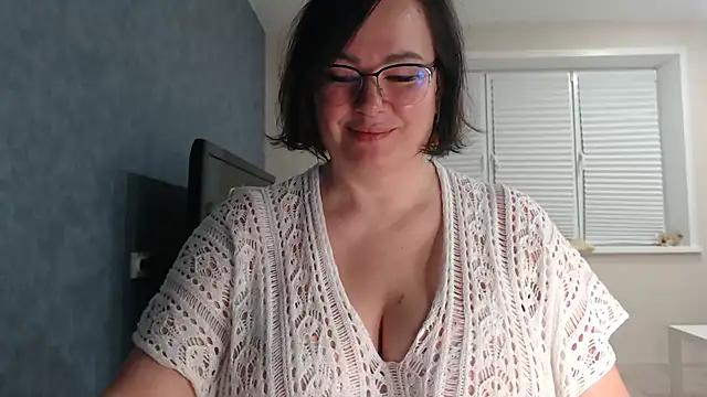 Nora Star online show from November 2025 06:03:02 PM