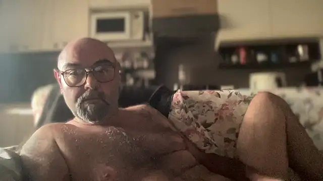 Snapshot of MM7026 chatting on May 2026 04:15:01 PM MM7026 online show from May 2026 04:15:01 PM