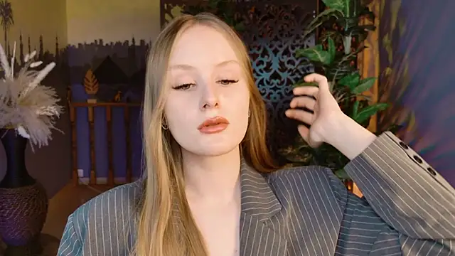 VivienLeeigh online show from November 2025 01:14:02 PM