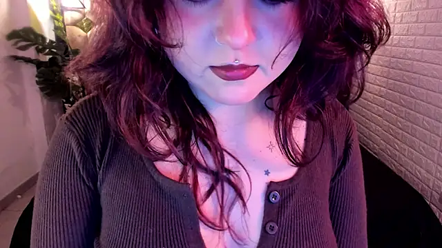 Snapshot of crimson_tati_ chatting on May 2026 05:01:02 AM crimson tati online show from May 2026 05:01:02 AM
