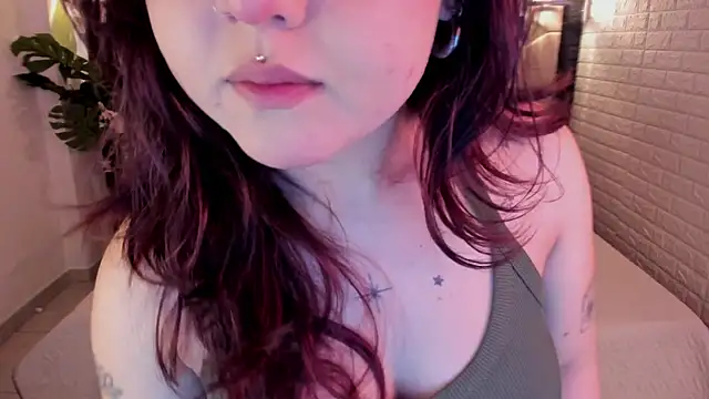Snapshot of crimson_tati_ chatting on May 2026 04:20:02 AM crimson tati online show from May 2026 04:20:02 AM
