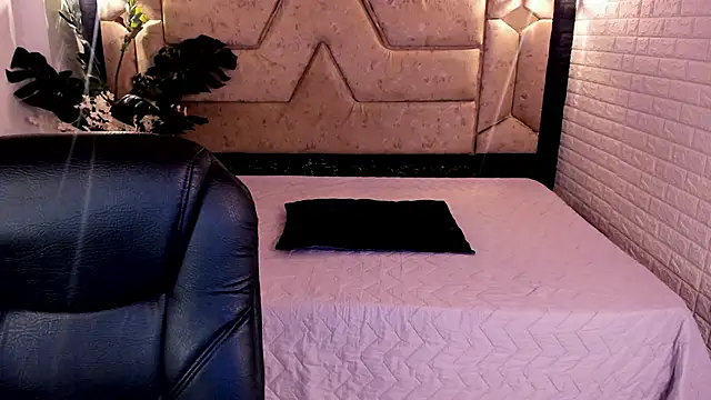 Snapshot of crimson_tati_ chatting on July 2026 01:02:01 PM crimson tati online show from July 2026 01:02:01 PM