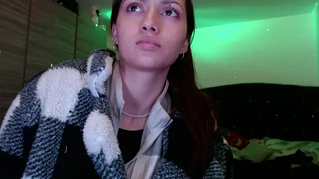 Snapshot of holy_juli chatting on June 2026 03:39:02 AM holy juli online show from June 2026 03:39:02 AM