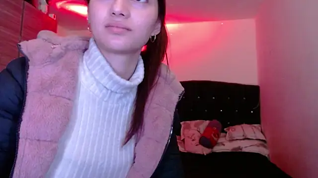 Snapshot of holy_juli chatting on June 2026 04:10:02 AM holy juli online show from June 2026 04:10:02 AM