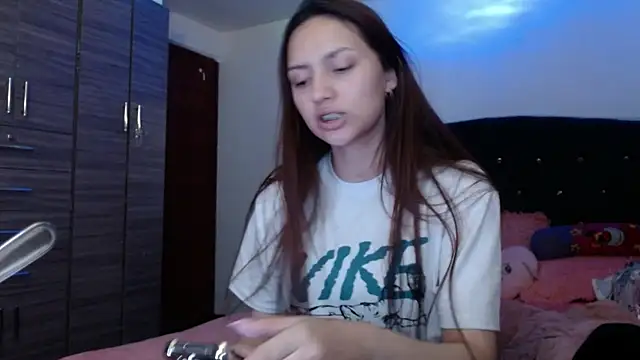 Snapshot of holy_juli chatting on July 2026 03:44:01 AM holy juli online show from July 2026 03:44:01 AM
